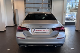MERCEDES-BENZ A160