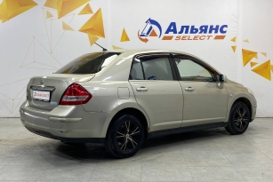 NISSAN TIIDA