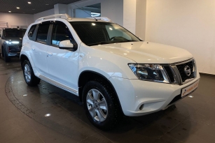 NISSAN TERRANO