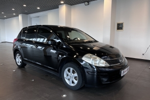 NISSAN TIIDA