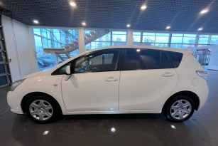 TOYOTA VERSO
