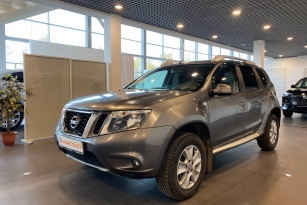 NISSAN TERRANO