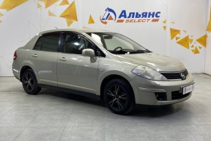 NISSAN TIIDA