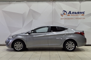 HYUNDAI ELANTRA