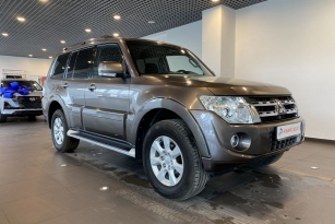 MITSUBISHI PAJERO