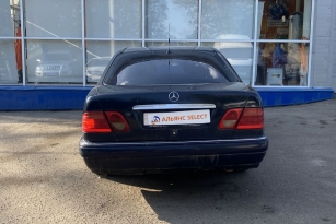 MERCEDES-BENZ E