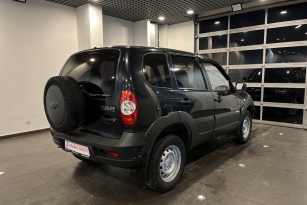 CHEVROLET NIVA
