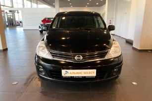 NISSAN TIIDA
