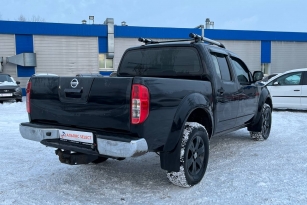 NISSAN NAVARA