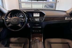 MERCEDES-BENZ E200