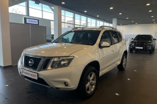NISSAN TERRANO