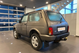 LADA 2121