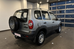 CHEVROLET NIVA