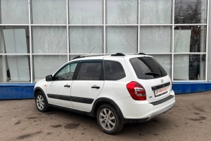 LADA KALINA CROSS