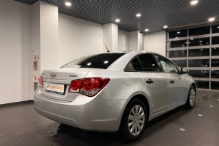 CHEVROLET CRUZE