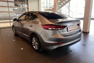 HYUNDAI ELANTRA