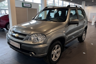 CHEVROLET NIVA