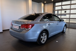 CHEVROLET CRUZE