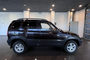 CHEVROLET NIVA