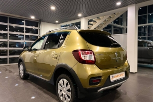 RENAULT SANDERO STEPWAY