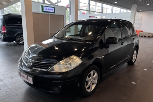 NISSAN TIIDA