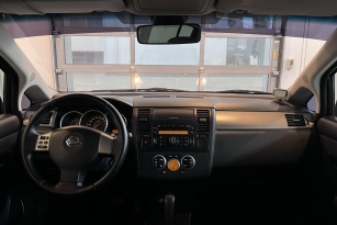 NISSAN TIIDA