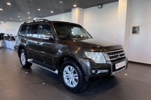 MITSUBISHI PAJERO