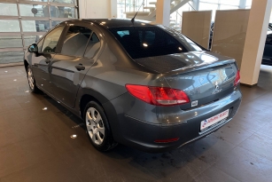 PEUGEOT 408