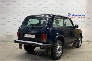 LADA 2121