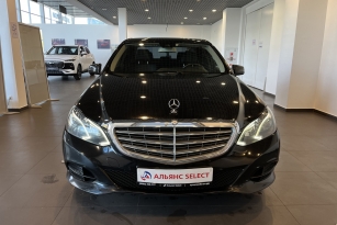 MERCEDES-BENZ E200