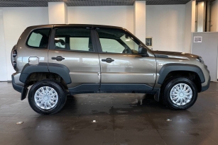 LADA NIVA TRAVEL