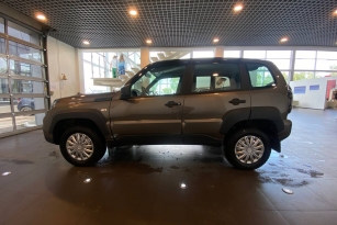 LADA NIVA TRAVEL