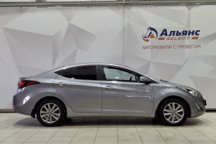 HYUNDAI ELANTRA