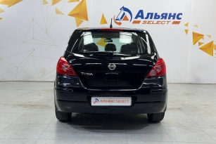 NISSAN TIIDA