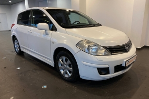 NISSAN TIIDA