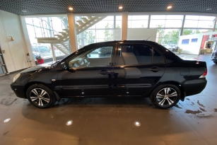 MITSUBISHI LANCER 1.6