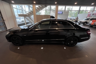 MERCEDES-BENZ E350