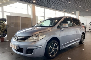 NISSAN TIIDA