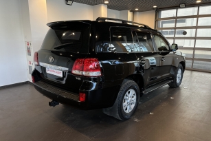TOYOTA LAND CRUSER
