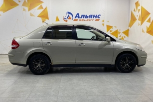 NISSAN TIIDA