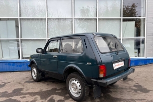 LADA 2121