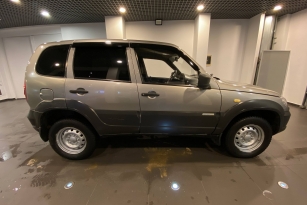 CHEVROLET NIVA