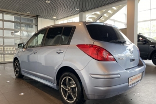 NISSAN TIIDA