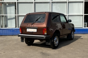 LADA 2121