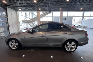 MERCEDES-BENZ B