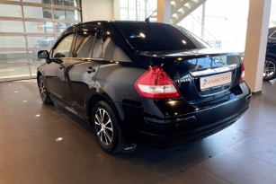 NISSAN TIIDA
