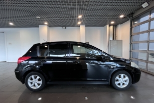 NISSAN TIIDA