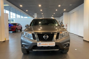 NISSAN TERRANO