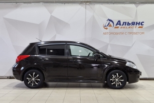 NISSAN TIIDA
