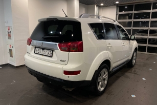 PEUGEOT 4007